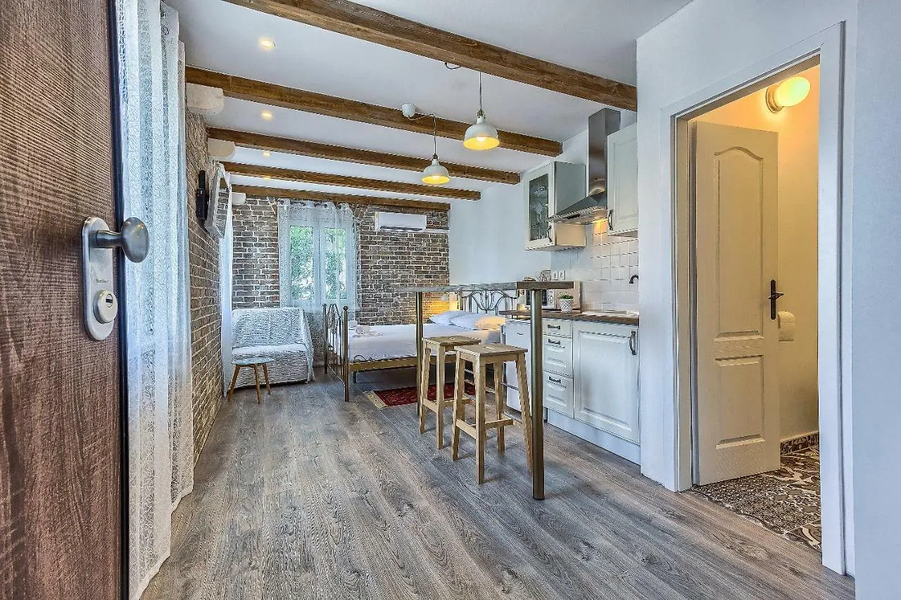Charming Studio Apartment contacts